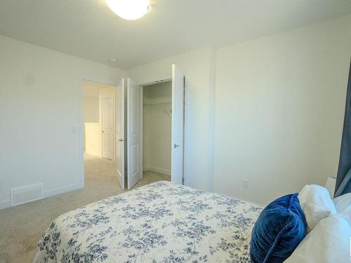 25 Meadowbrook Way, Spruce Grove, AB - Indoor Photo Showing Bedroom