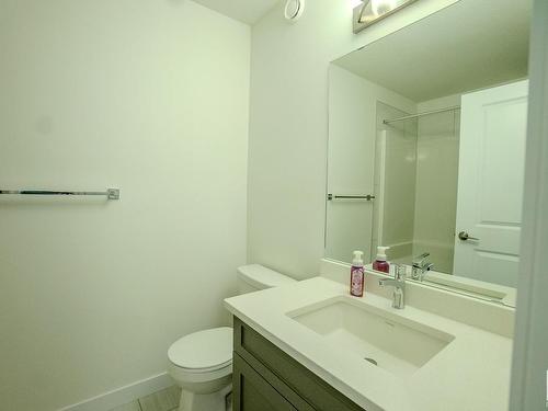 25 Meadowbrook Way, Spruce Grove, AB - Indoor Photo Showing Bathroom