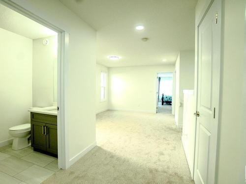 25 Meadowbrook Way, Spruce Grove, AB - Indoor Photo Showing Bathroom