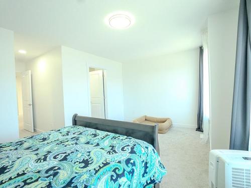 25 Meadowbrook Way, Spruce Grove, AB - Indoor Photo Showing Bedroom