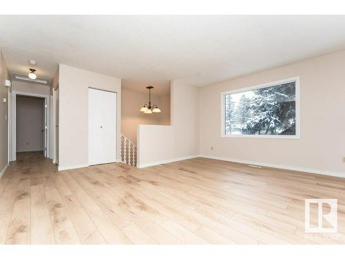 8516 33 Avenue, Edmonton, AB - Indoor