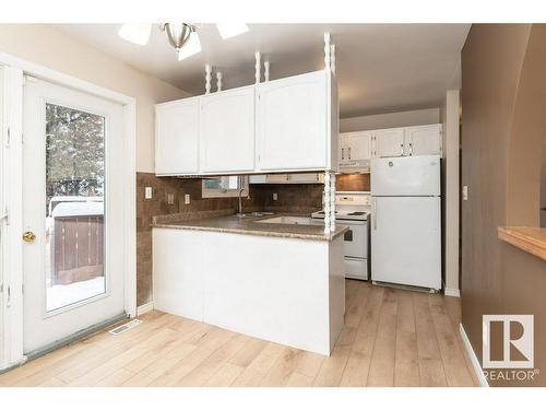 8516 33 Avenue, Edmonton, AB - Indoor Photo Showing Kitchen