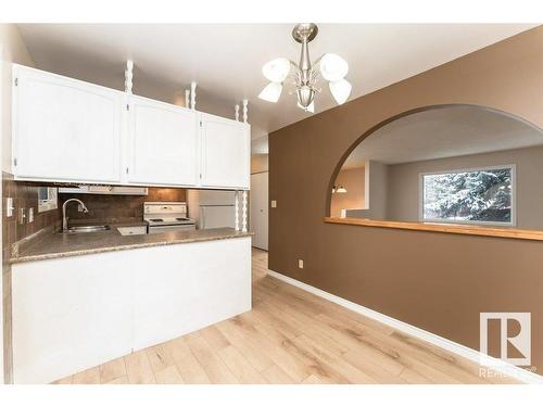 8516 33 Avenue, Edmonton, AB - Indoor Photo Showing Kitchen