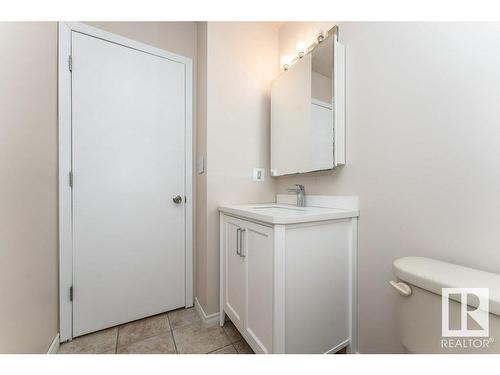 8516 33 Avenue, Edmonton, AB - Indoor Photo Showing Bathroom