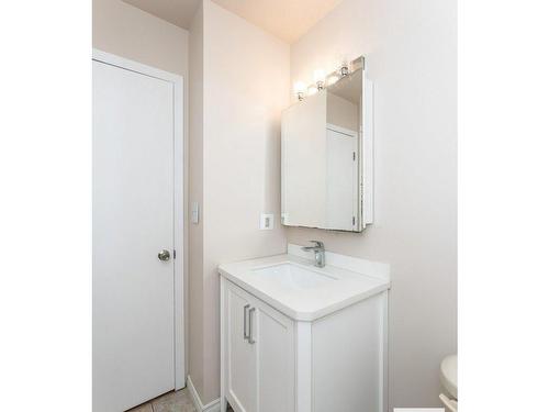 8516 33 Avenue, Edmonton, AB - Indoor Photo Showing Bathroom