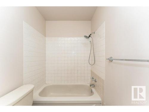 8516 33 Avenue, Edmonton, AB - Indoor Photo Showing Bathroom