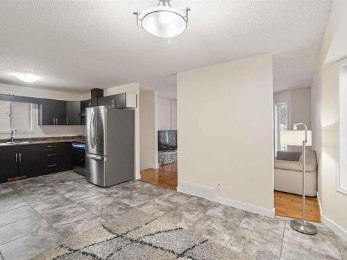 11913 63 St, Edmonton, AB - Indoor Photo Showing Kitchen