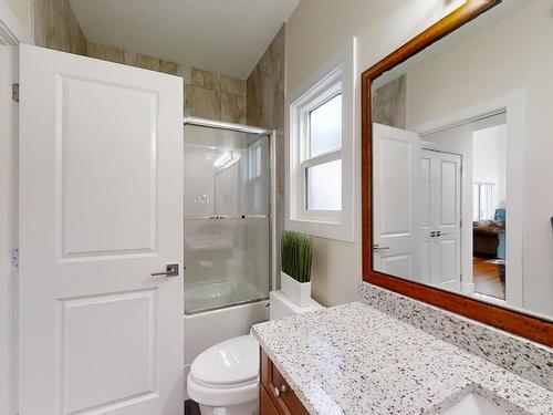 1835 20Ave, Edmonton, AB - Indoor Photo Showing Bathroom