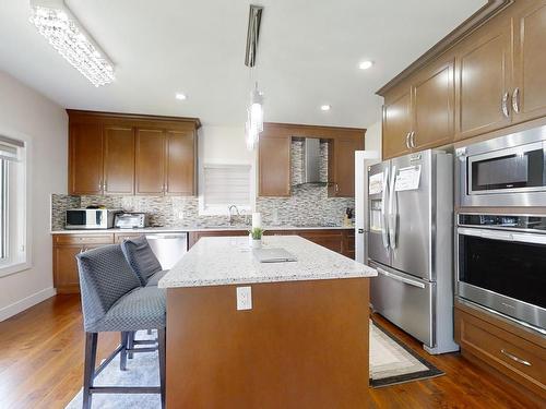 1835 20Ave, Edmonton, AB - Indoor Photo Showing Kitchen With Upgraded Kitchen