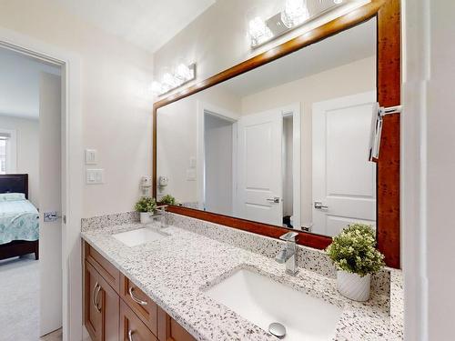 1835 20Ave, Edmonton, AB - Indoor Photo Showing Bathroom