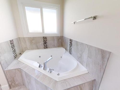 1835 20Ave, Edmonton, AB - Indoor Photo Showing Bathroom