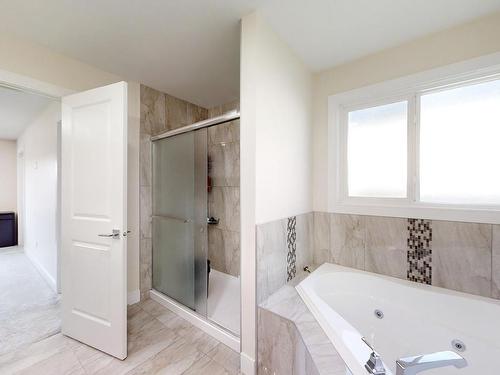 1835 20Ave, Edmonton, AB - Indoor Photo Showing Bathroom