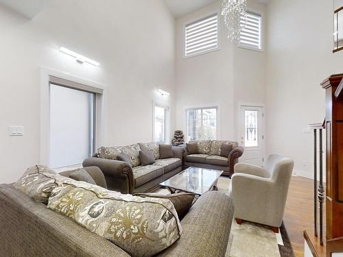 1835 20Ave, Edmonton, AB - Indoor Photo Showing Living Room