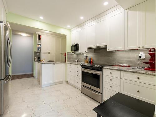 202 9921 104 Street, Edmonton, AB - Indoor Photo Showing Kitchen With Upgraded Kitchen