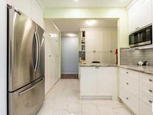 202 9921 104 Street, Edmonton, AB - Indoor Photo Showing Kitchen