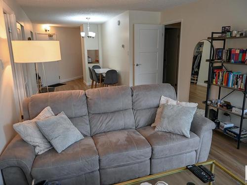 206 10149 Saskatchewan Drive, Edmonton, AB - Indoor Photo Showing Living Room