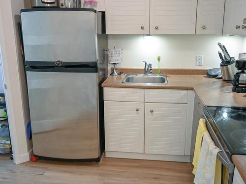 206 10149 Saskatchewan Drive, Edmonton, AB - Indoor Photo Showing Kitchen