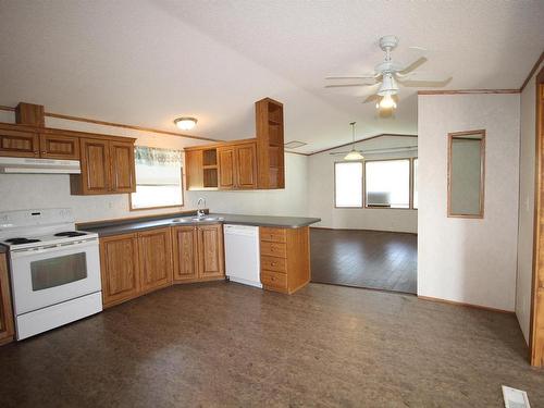 61515 Rg Rd 261, Rural Westlock County, AB - Indoor Photo Showing Kitchen