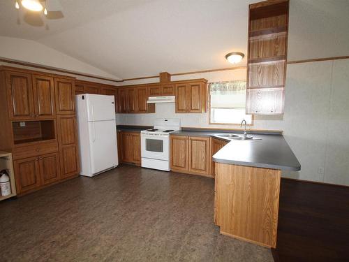 61515 Rg Rd 261, Rural Westlock County, AB - Indoor Photo Showing Kitchen With Double Sink