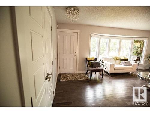 615 Wahstao Road, Edmonton, AB - Indoor Photo Showing Living Room