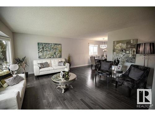 615 Wahstao Road, Edmonton, AB - Indoor Photo Showing Living Room