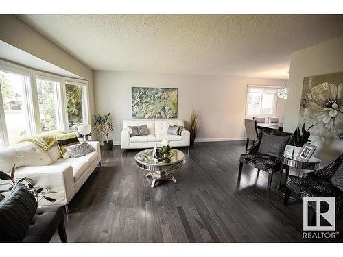 615 Wahstao Road, Edmonton, AB - Indoor Photo Showing Living Room