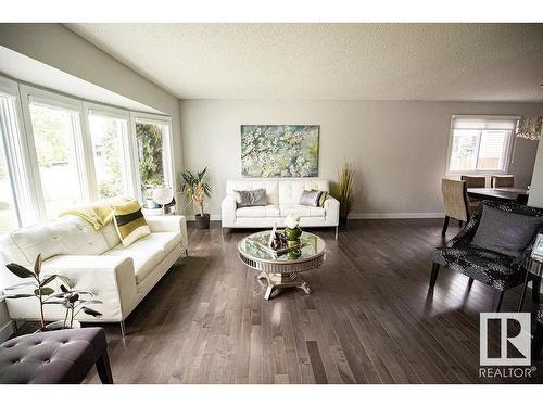 615 Wahstao Road, Edmonton, AB - Indoor Photo Showing Living Room