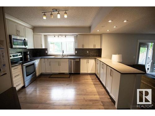 615 Wahstao Road, Edmonton, AB - Indoor Photo Showing Kitchen