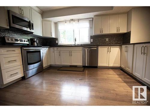 615 Wahstao Road, Edmonton, AB - Indoor Photo Showing Kitchen