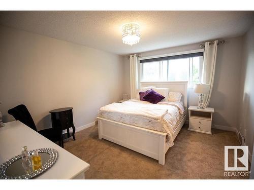 615 Wahstao Road, Edmonton, AB - Indoor Photo Showing Bedroom