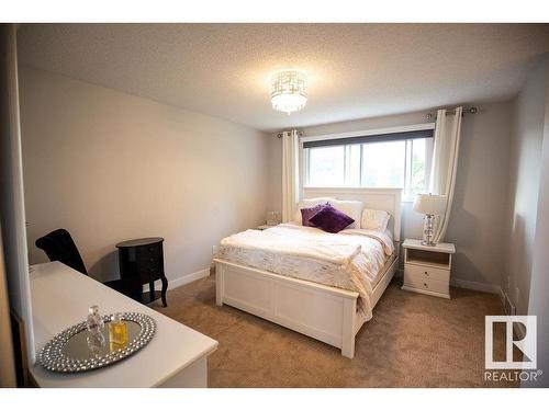 615 Wahstao Road, Edmonton, AB - Indoor Photo Showing Bedroom