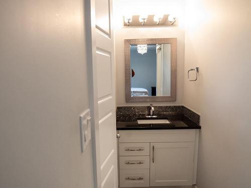 615 Wahstao Road, Edmonton, AB - Indoor Photo Showing Bathroom