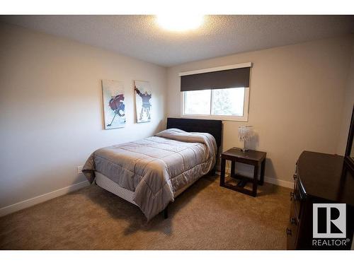 615 Wahstao Road, Edmonton, AB - Indoor Photo Showing Bedroom