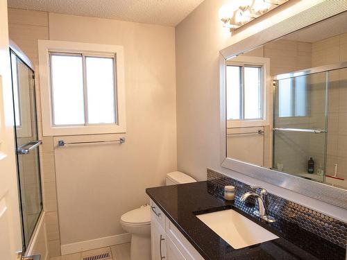 615 Wahstao Road, Edmonton, AB - Indoor Photo Showing Bathroom