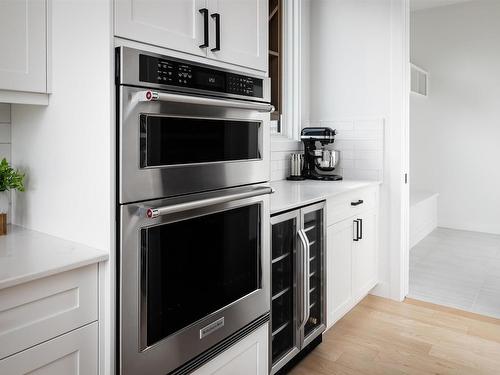 6888 Knox Loop Sw, Edmonton, AB - Indoor Photo Showing Kitchen