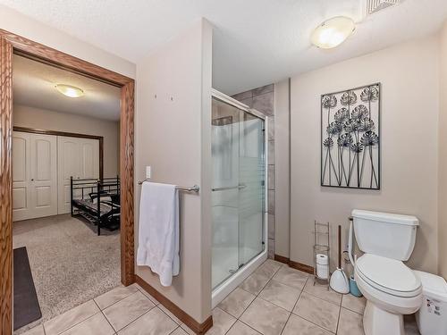 19 Deer Park Point(E), Spruce Grove, AB - Indoor Photo Showing Bathroom