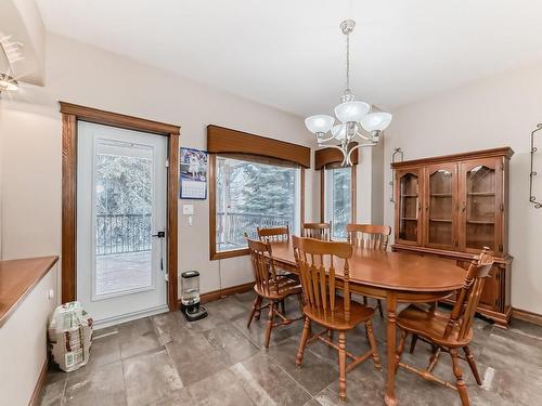 19 Deer Park Point(E), Spruce Grove, AB - Indoor Photo Showing Dining Room