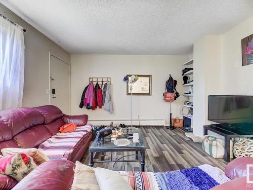 201 7915 112 Avenue, Edmonton, AB - Indoor Photo Showing Living Room