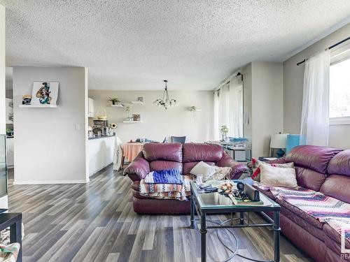 201 7915 112 Avenue, Edmonton, AB - Indoor Photo Showing Living Room