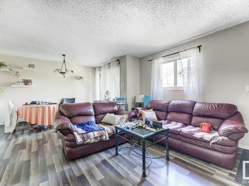 201 7915 112 Avenue, Edmonton, AB - Indoor Photo Showing Living Room