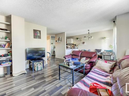 201 7915 112 Avenue, Edmonton, AB - Indoor Photo Showing Living Room