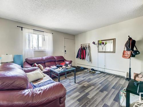 201 7915 112 Avenue, Edmonton, AB - Indoor Photo Showing Living Room