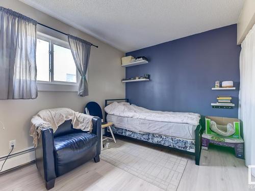 201 7915 112 Avenue, Edmonton, AB - Indoor Photo Showing Bedroom