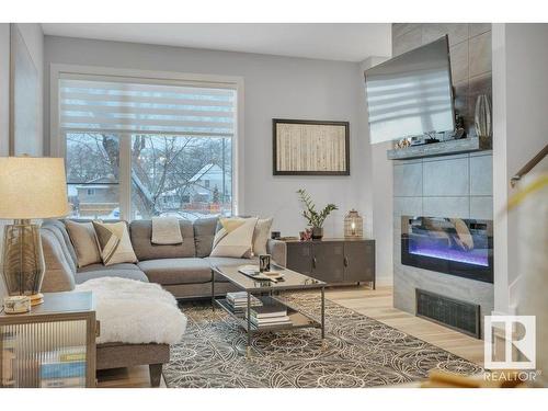 11317 95A Street, Edmonton, AB - Indoor Photo Showing Living Room