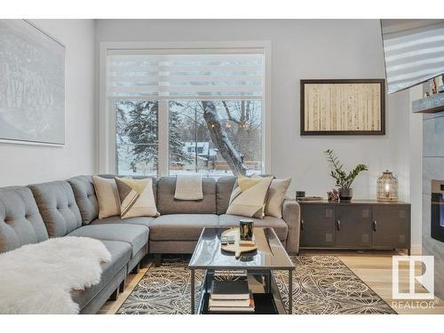 11317 95A Street, Edmonton, AB - Indoor Photo Showing Living Room