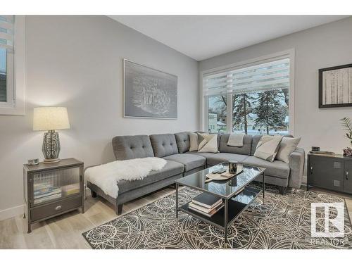 11317 95A Street, Edmonton, AB - Indoor Photo Showing Living Room