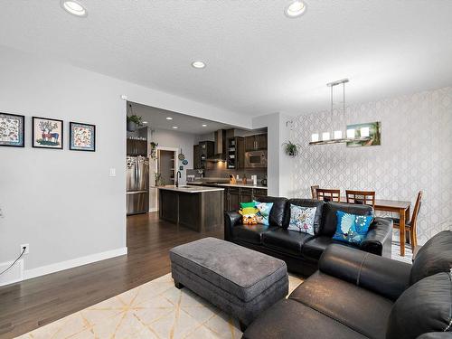 20733 99A Avenue Nw, Edmonton, AB - Indoor Photo Showing Living Room