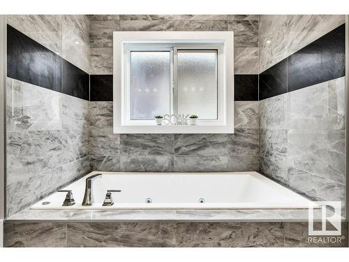 363 Glenridding Ravine Road, Edmonton, AB - Indoor Photo Showing Bathroom