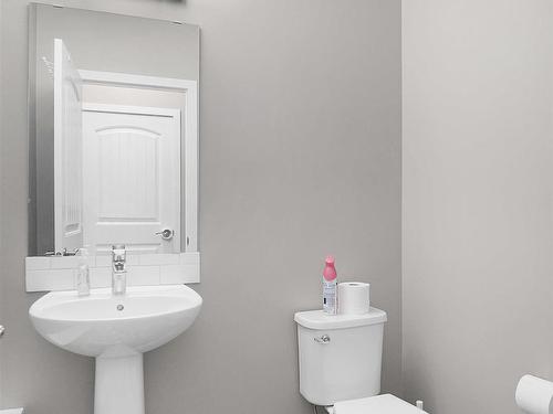 8404 24 Avenue Sw, Edmonton, AB - Indoor Photo Showing Bathroom