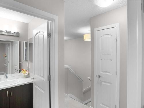 8404 24 Avenue Sw, Edmonton, AB - Indoor Photo Showing Bathroom